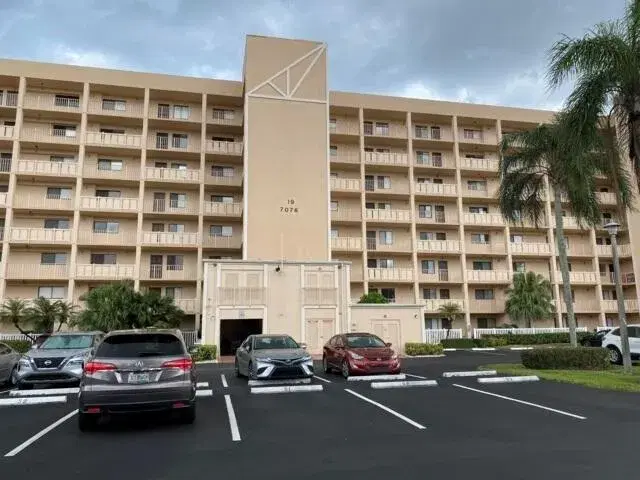 Picture of 7076 Hungtington Lane 805, Delray Beach, FL 33446
