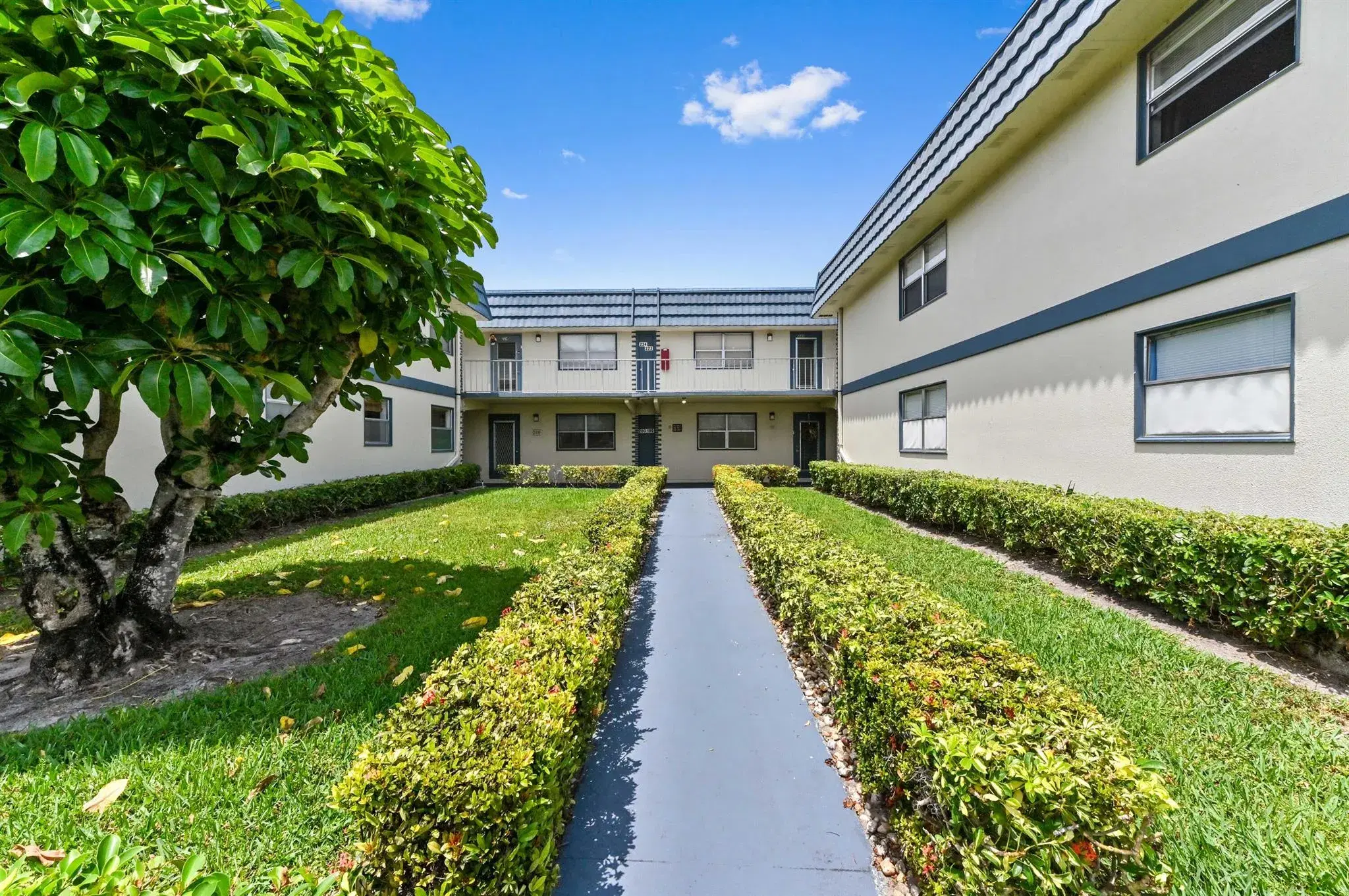 Picture of 221 Brittany E, Delray Beach, FL 33446