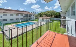 Picture of 9520 SW 8Th St 222, Miami, FL 33174