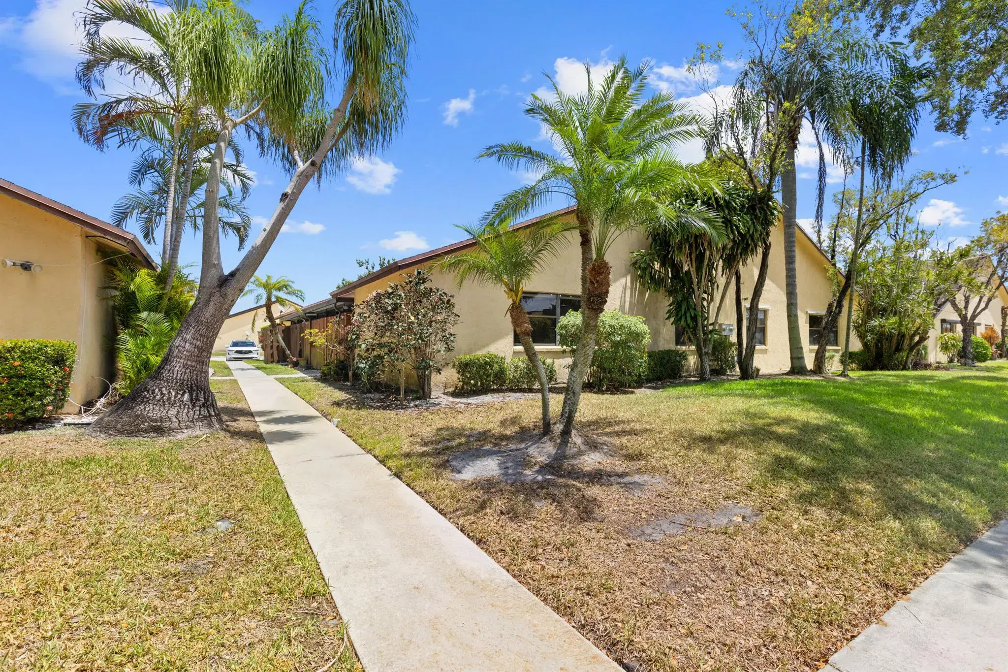 Picture of 461 Springdale Circle, Palm Springs, FL 33461
