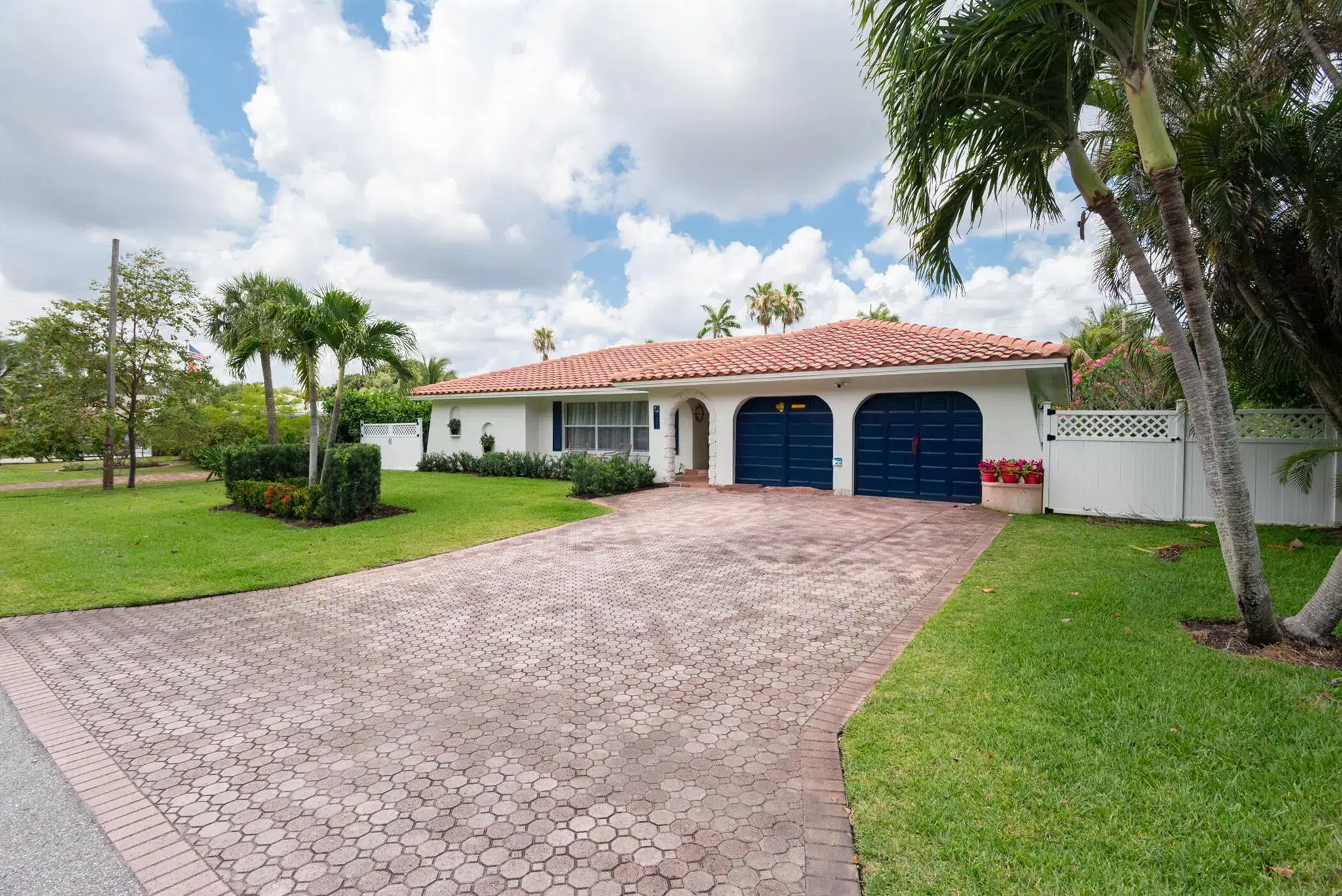 Picture of 7621 W Lake Drive, Lake Clarke Shores, FL 33406