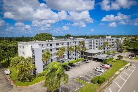 Picture of 9235 SW 8Th Street 402, Boca Raton, FL 33428