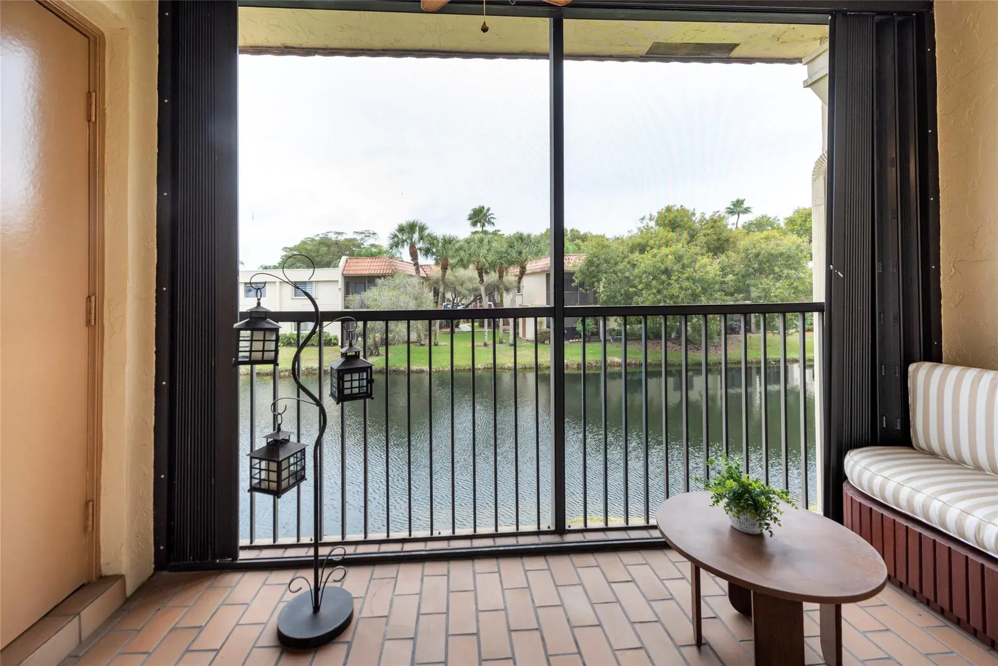 Picture of 398 Lakeview Dr 202, Weston, FL 33326