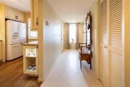 Picture of 398 Lakeview Dr 202, Weston, FL 33326