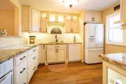 Picture of 398 Lakeview Dr 202, Weston, FL 33326