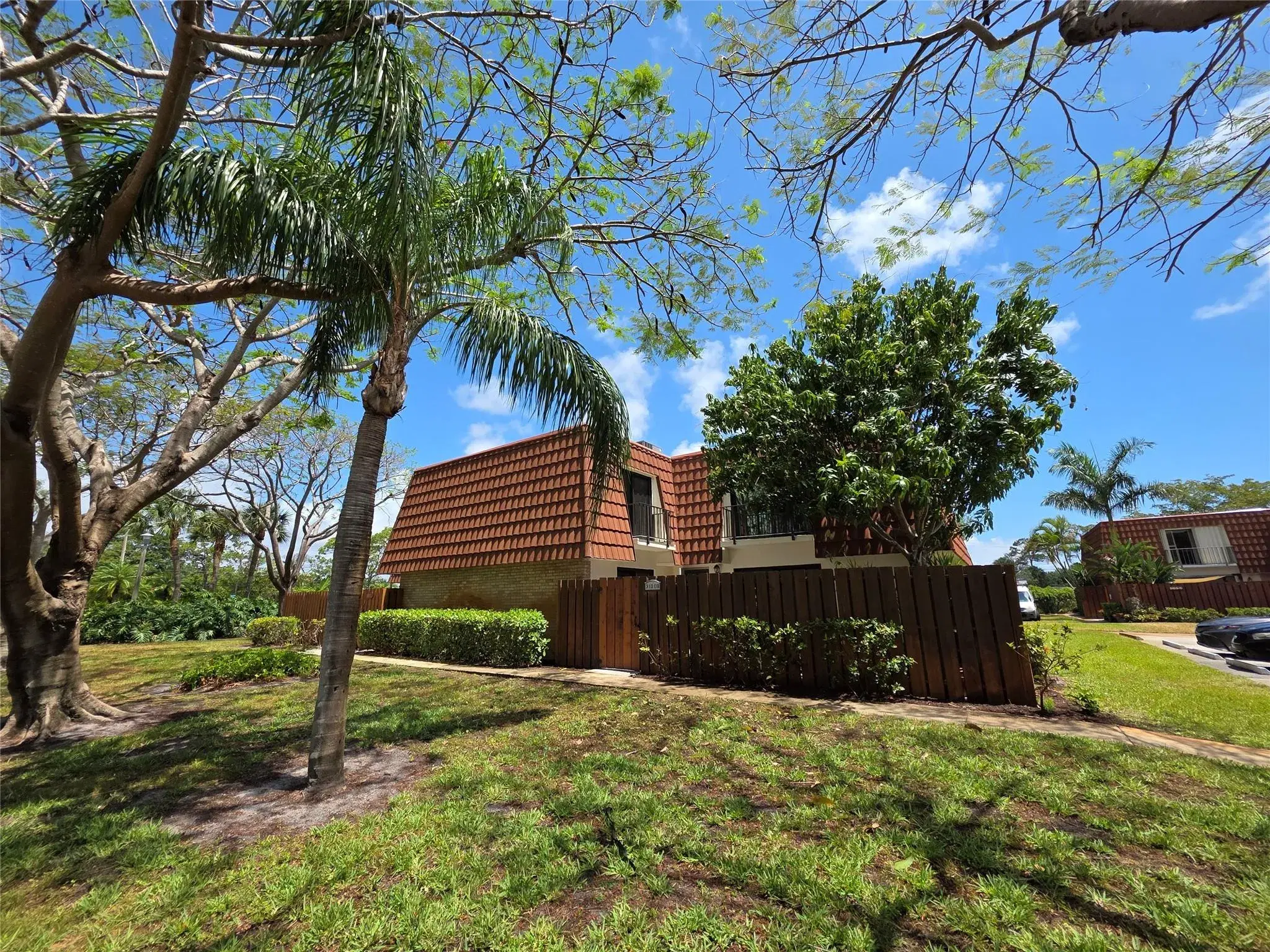 Picture of 3100 Spanish Wells Dr B, Delray Beach, FL 33445