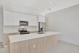 Picture of 4208 NE 7Th Ter 8, Oakland Park, FL 33334