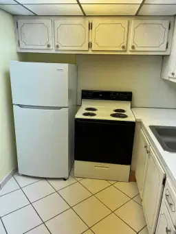 Picture of 215 Canterbury J, West Palm Beach, FL 33417