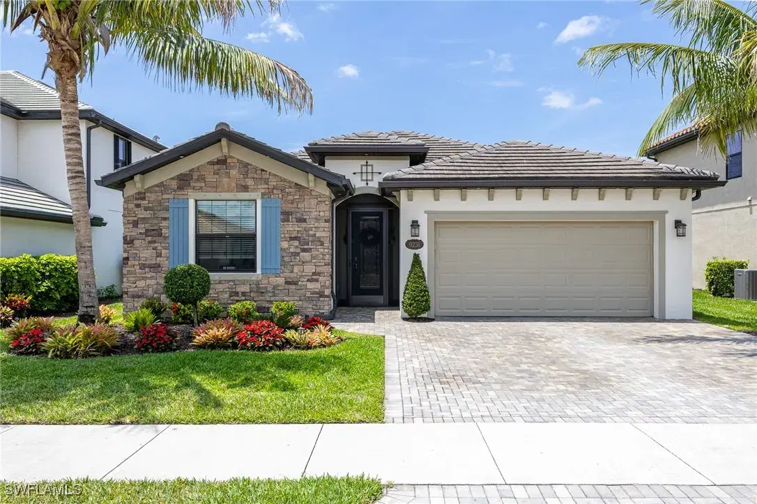 Picture of 9231 Shadow Oak Ln, Naples, FL 34120