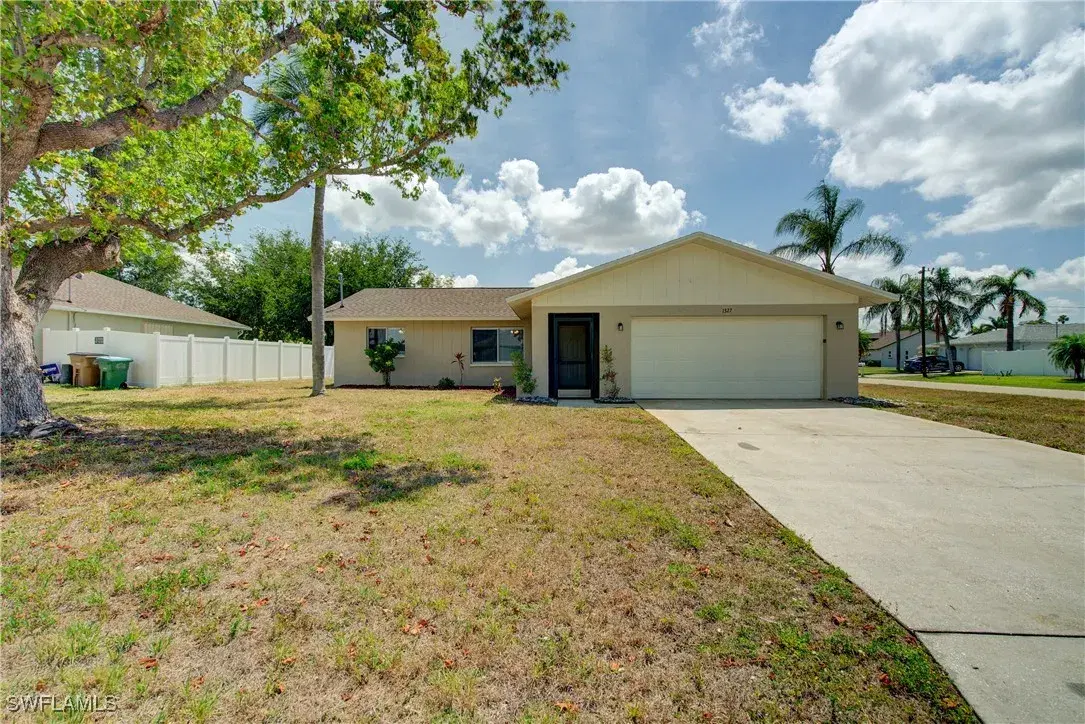 Picture of 1327 SE 21St Ave, Cape Coral, FL 33990