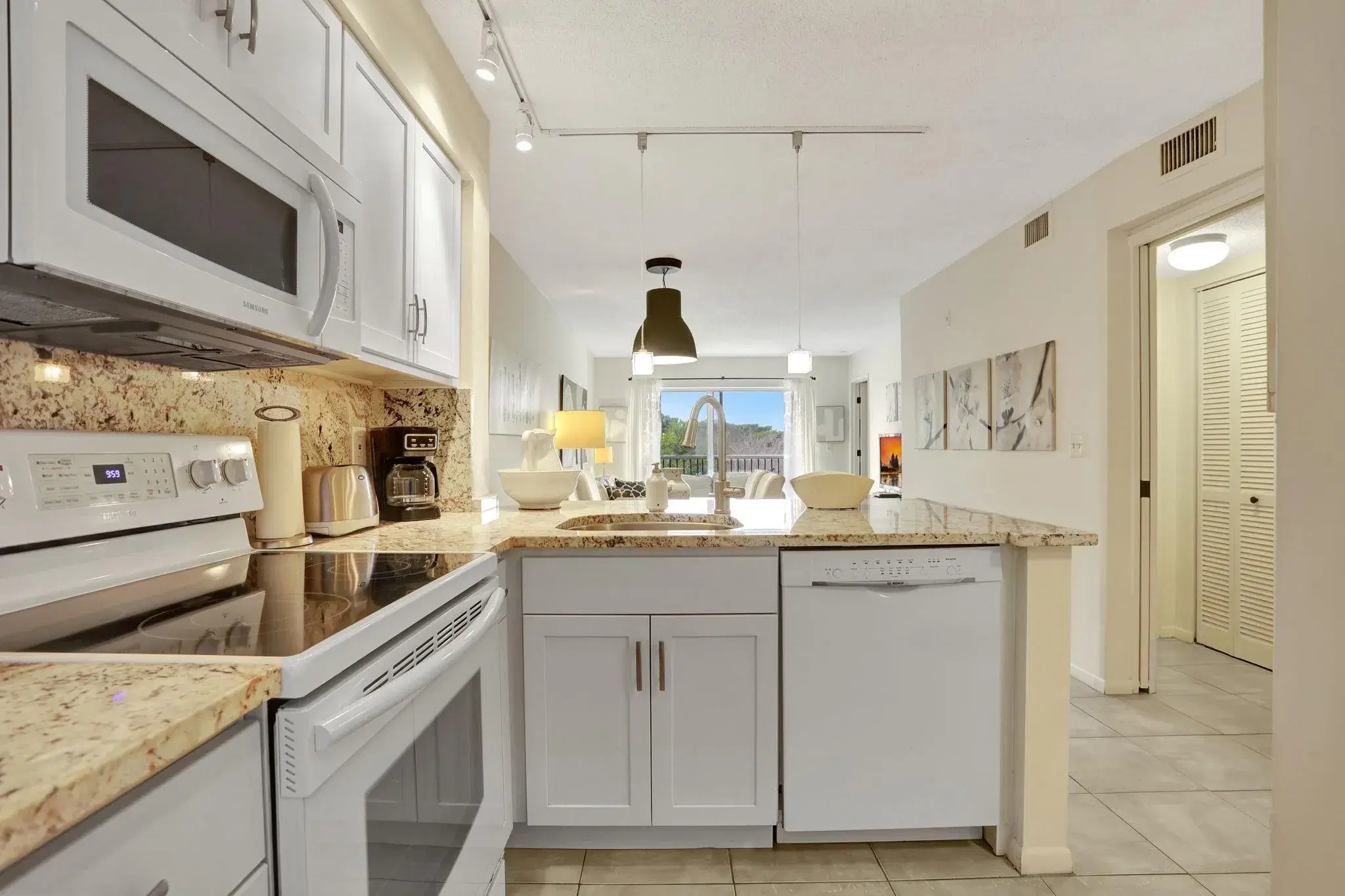 Picture of 2230 N Cypress Bend Dr 306, Pompano Beach, FL 33069
