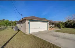 Picture of 836 Woodridge Cir, Fort Myers, FL 33913