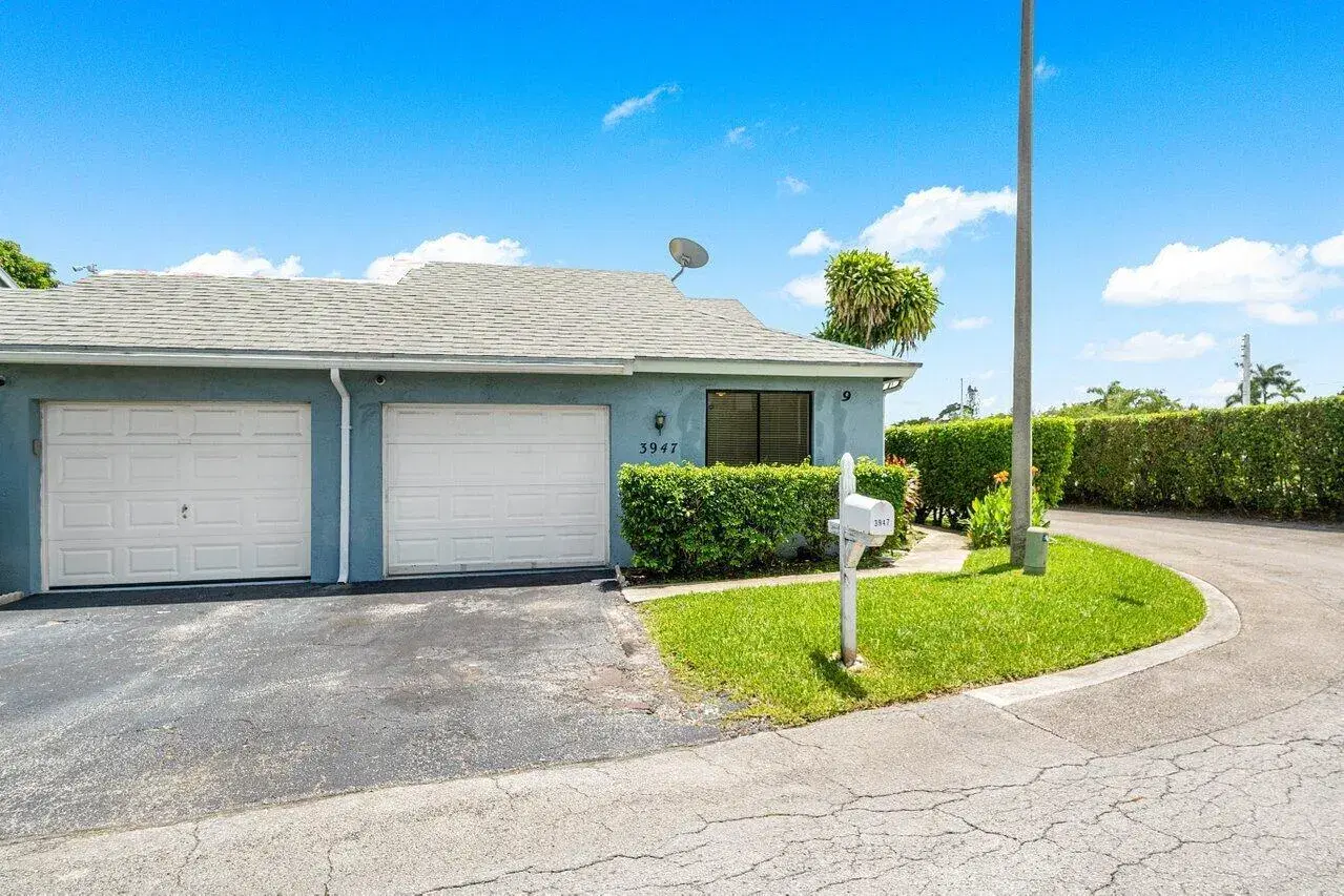 Picture of 3947 Island Club Circle W, Lake Worth, FL 33462