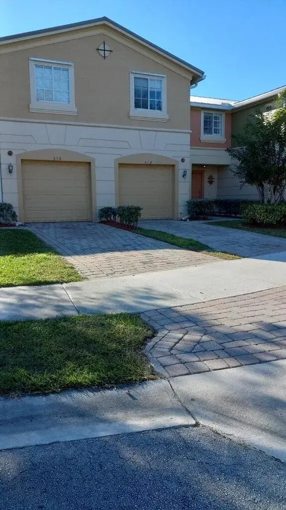 Picture of 312 SE Bloxham Way, Stuart, FL 34997