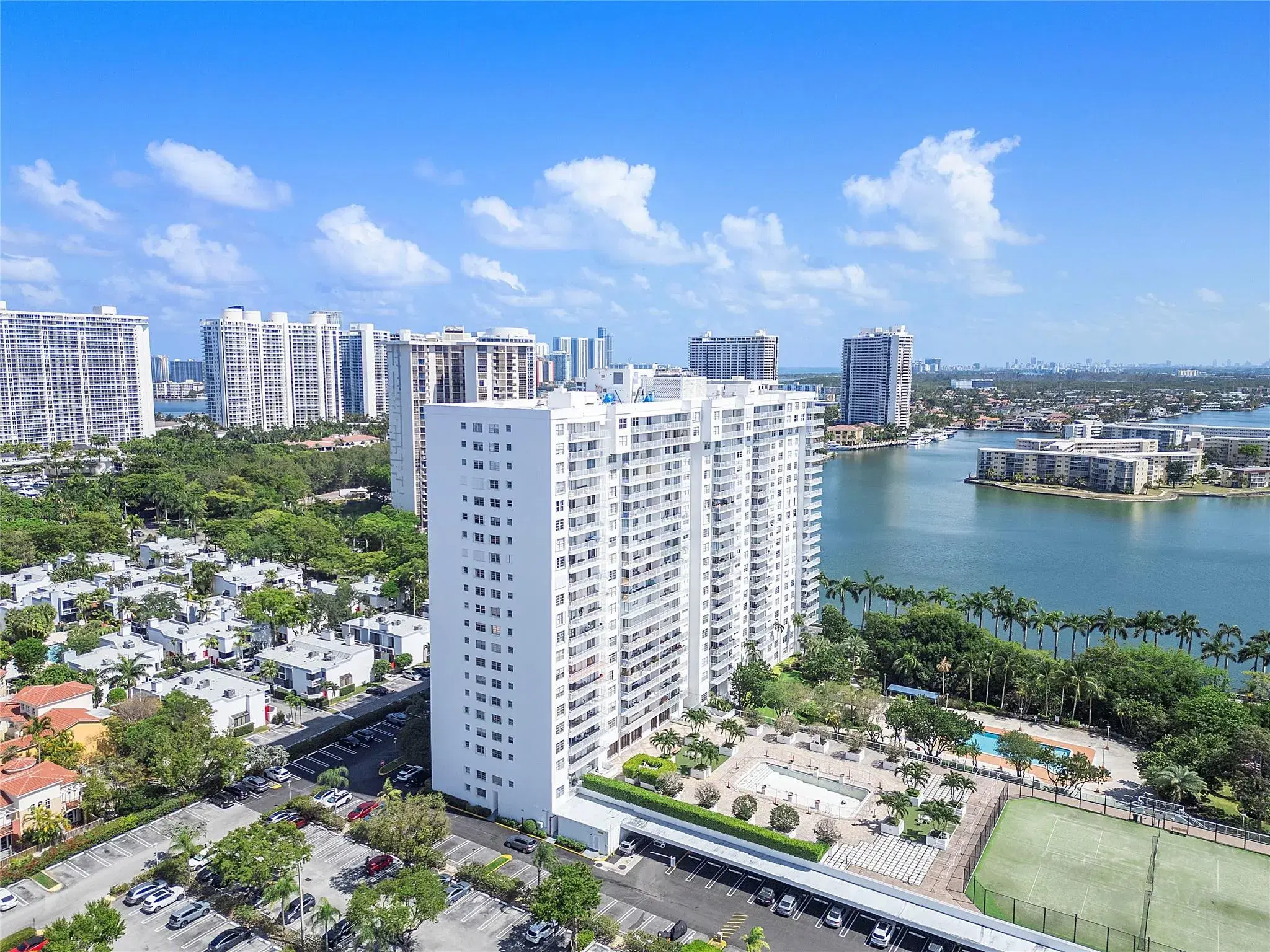 Picture of 2851 NE 183Rd St 1004E, North Miami Beach, FL 33160