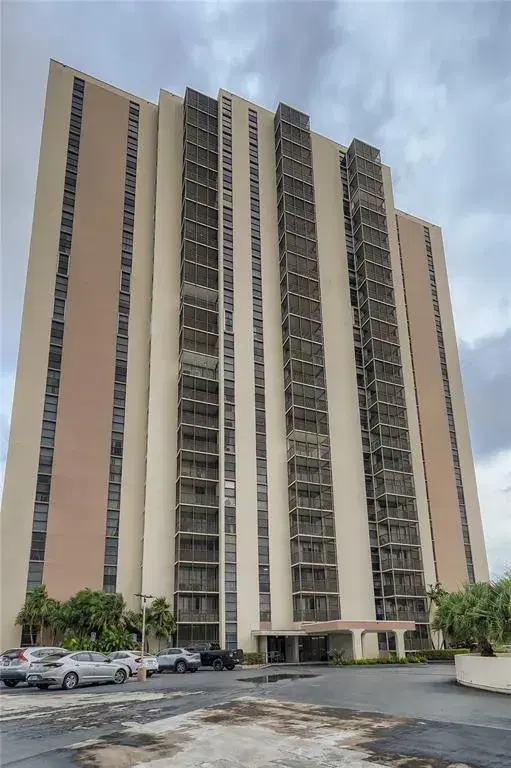 Picture of 19999 W Country Club Dr 1127, Aventura, FL 33180