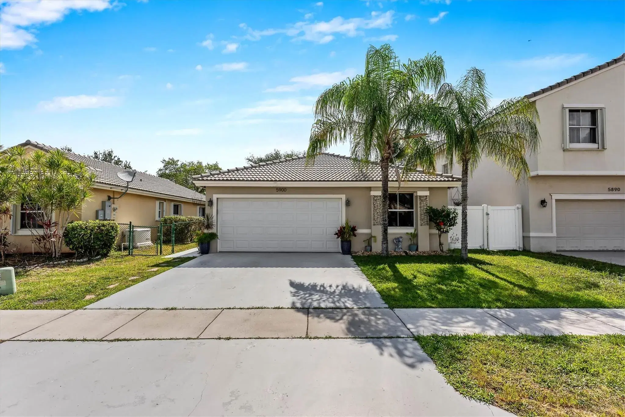 Picture of 5900 E Grand Duke Cir, Tamarac, FL 33321