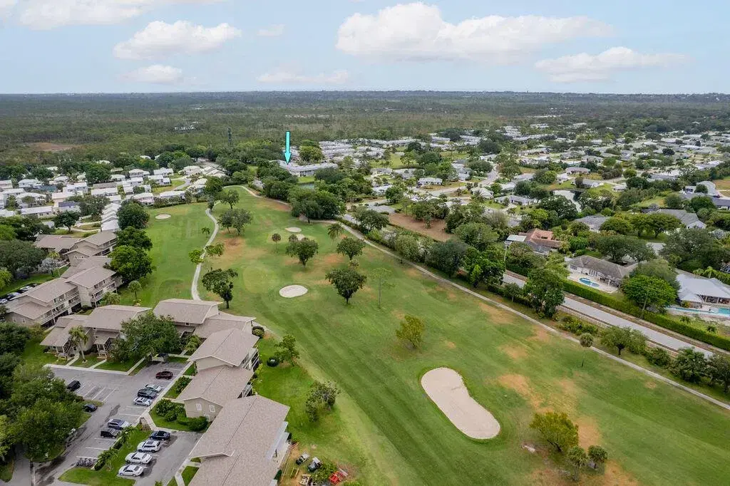 Picture of 18081 SE Country Club Drive 8, Jupiter, FL 33469