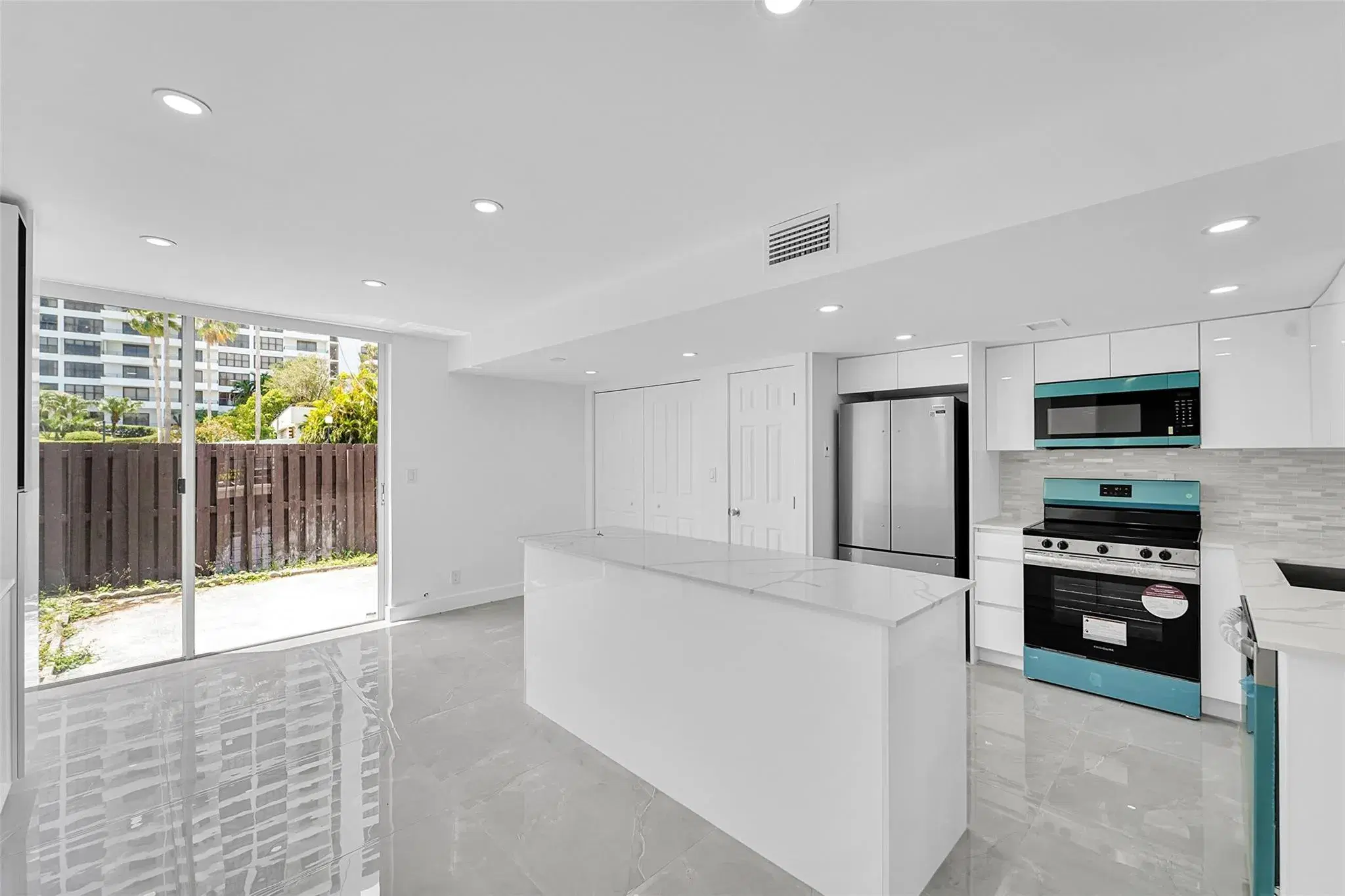 Picture of 2318 NE 7Th St 34, Hallandale Beach, FL 33009