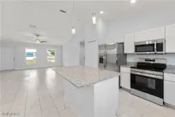 Picture of 2001 Inglewood Cir, Labelle, FL 33935