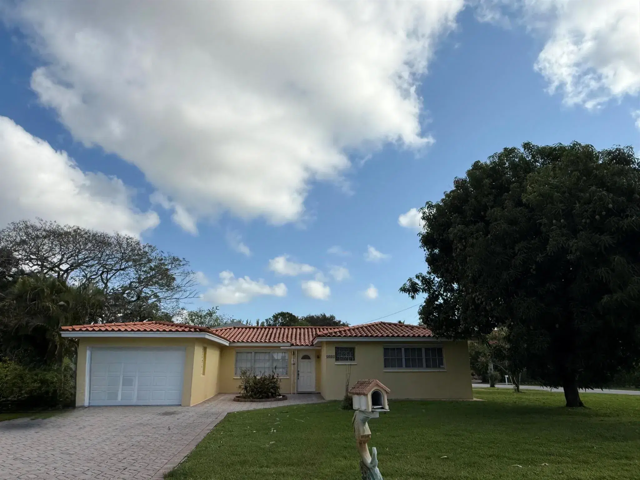 Picture of 1401 Shore Drive, Lake Clarke Shores, FL 33406