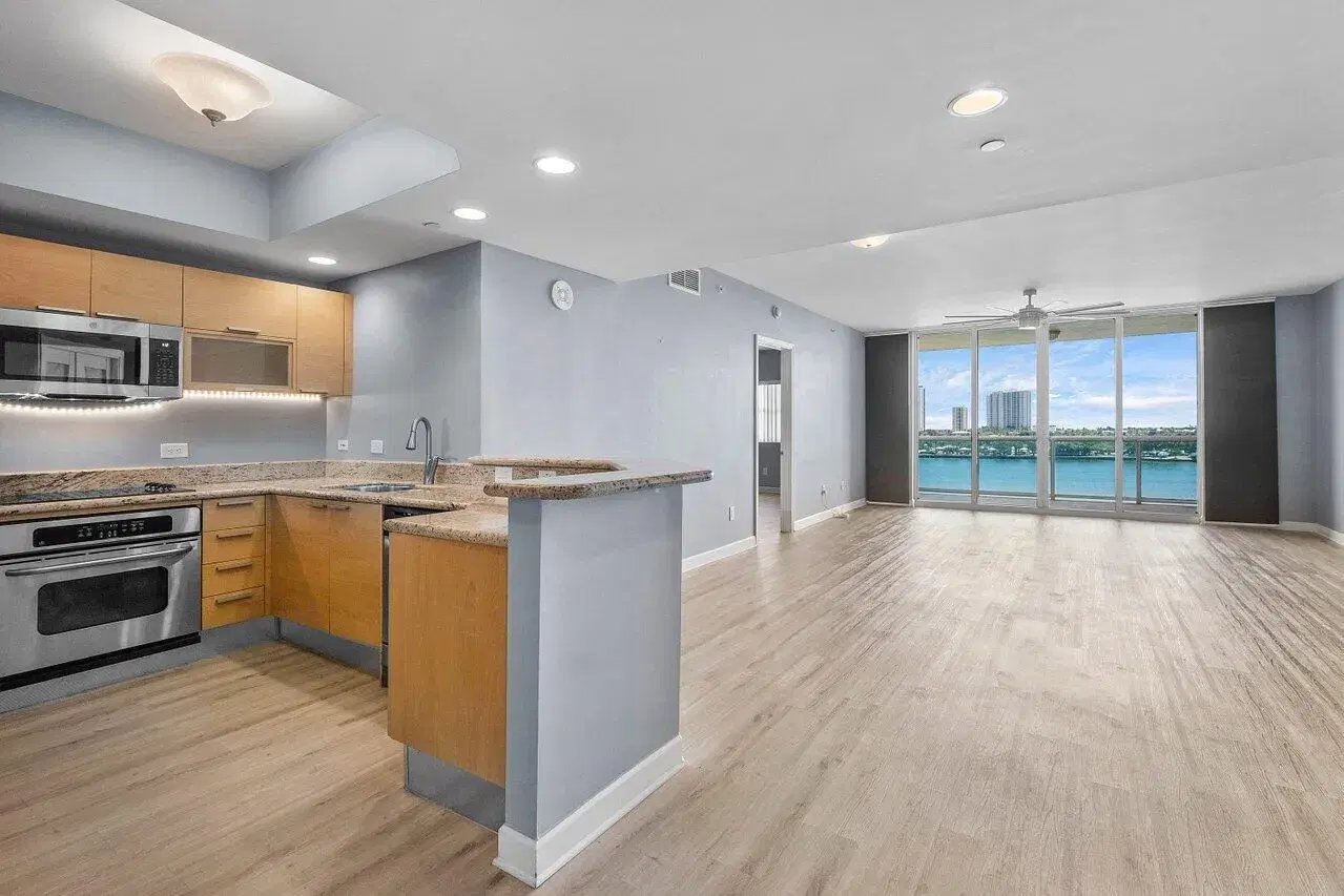 Picture of 2640 Lake Shore Drive 614, Riviera Beach, FL 33404