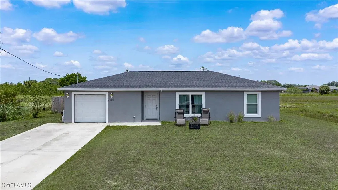 Picture of 3086 E Briarwood Cir, Labelle, FL 33935
