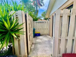 Picture of 211 SE 1St Cir 211, Boynton Beach, FL 33435
