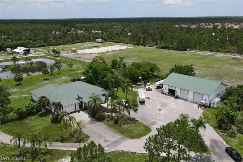 Picture of 2400 Oil Well Rd, Naples FL 34120