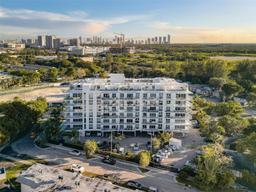 Picture of 13800 Highland Dr # 504, North Miami Beach, FL 33181