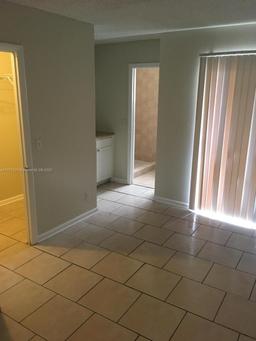 Picture of 5962 NW 29Th Pl # 112, Sunrise, FL 33313