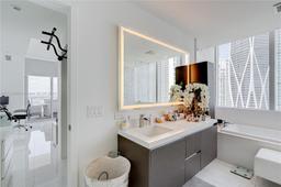 Picture of 851 NE 1St Ave # 2901, Miami, FL 33132