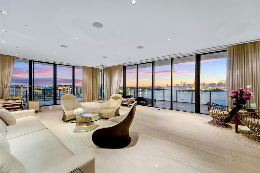 Picture of 800 S Pointe Dr # 1204, Miami Beach FL 33139