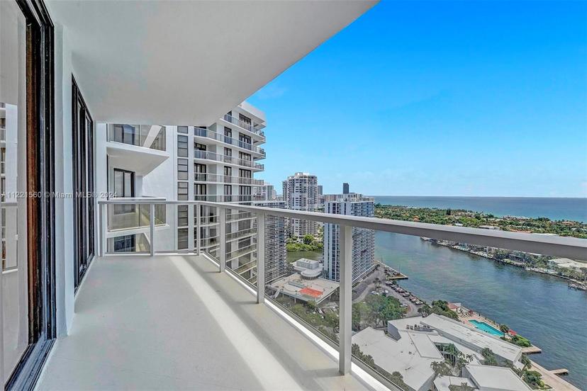 Picture of 20281 E Country Club Dr # 2214, Aventura FL 33180