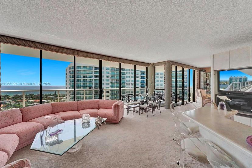 Picture of 20281 E Country Club Dr # 2214, Aventura FL 33180