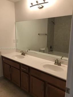 Picture of 317 NE 194Th Ln # 317, Miami, FL 33179