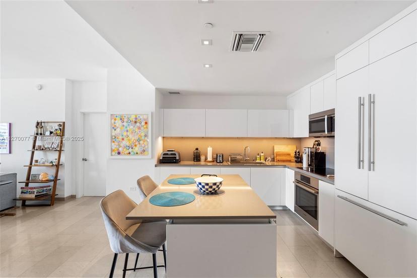 Picture of 88 SW 7Th St # 1205, Miami FL 33130