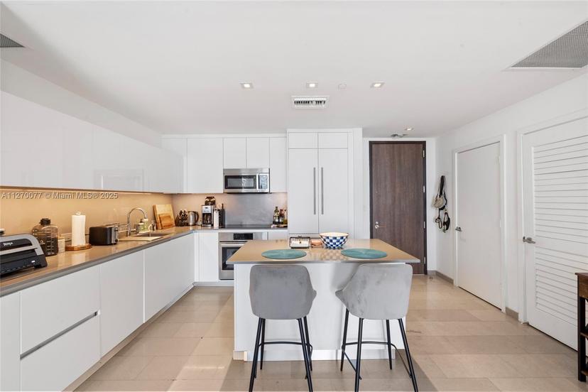 Picture of 88 SW 7Th St # 1205, Miami FL 33130