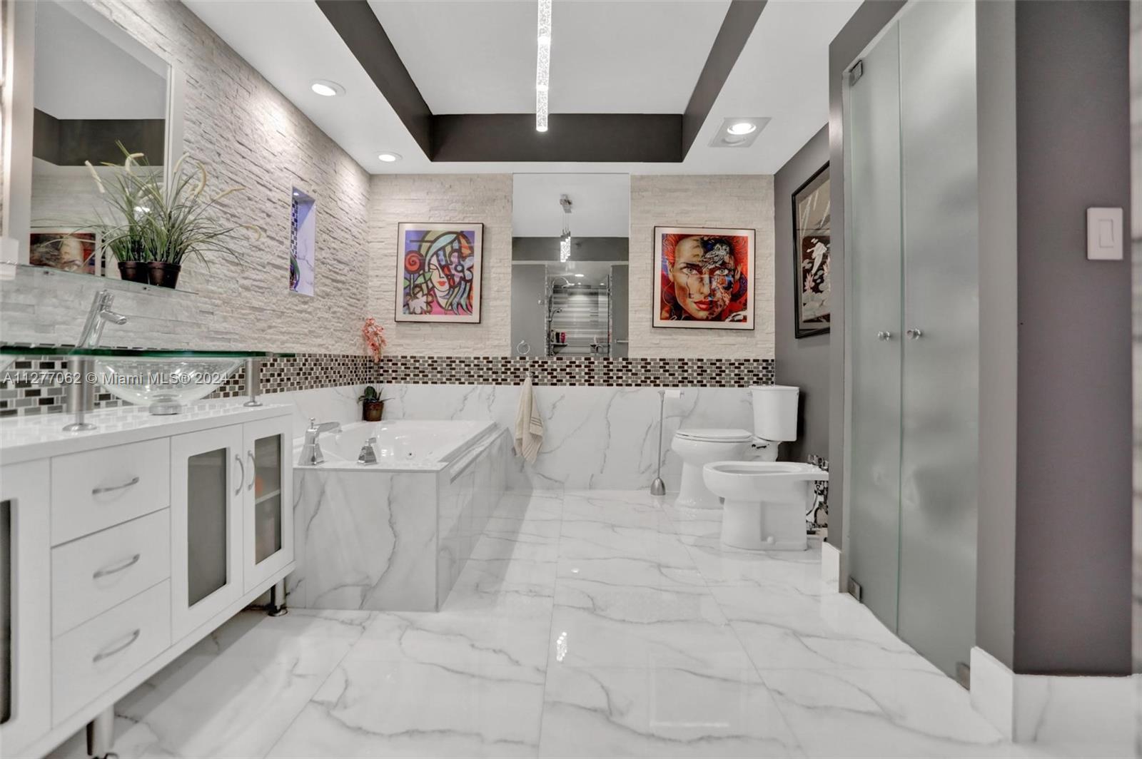 Picture of 20281 E Country Club Dr # 201, Aventura, FL 33180