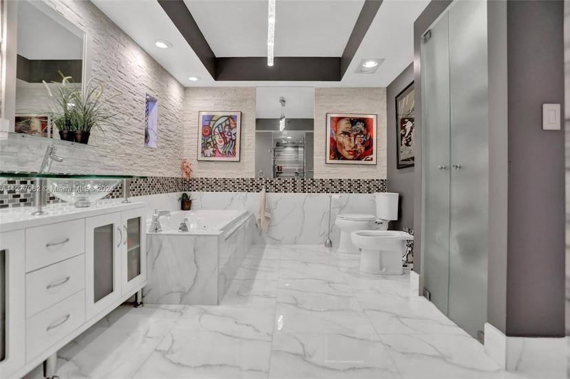 Picture of 20281 E Country Club Dr # 201, Aventura FL 33180