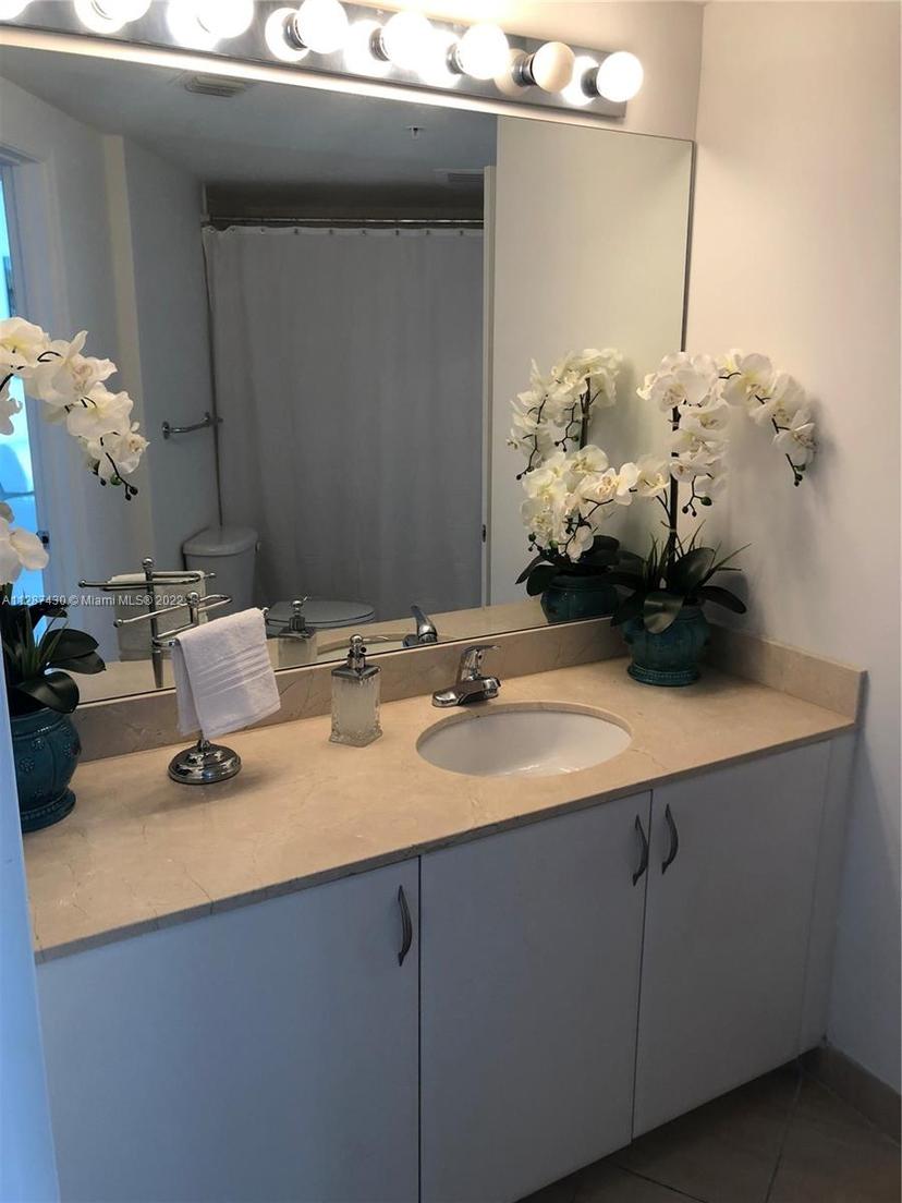 Picture of 1750 N Bayshore Dr. # 5215, Miami FL 33132