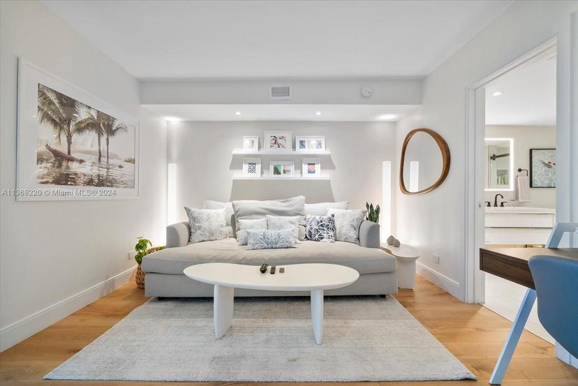 Picture of 2301 Collins Ave, Miami Beach FL 33139