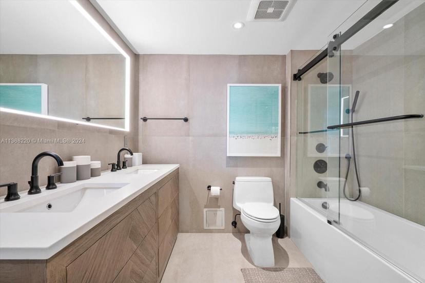 Picture of 2301 Collins Ave, Miami Beach FL 33139