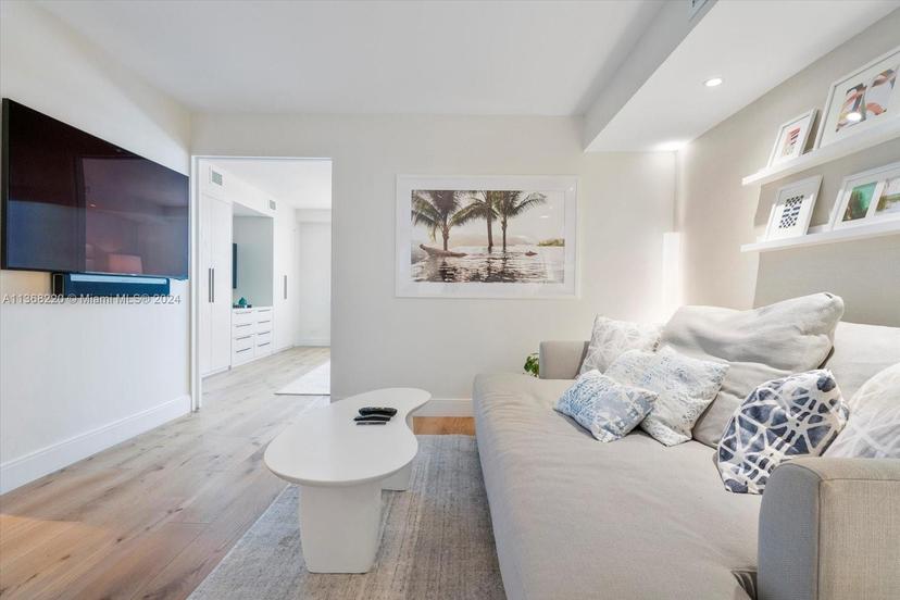 Picture of 2301 Collins Ave, Miami Beach FL 33139