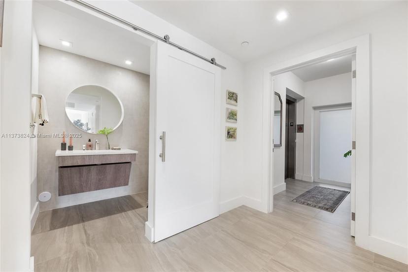 Picture of 120 Salamanca Ave # 3B, Coral Gables FL 33134