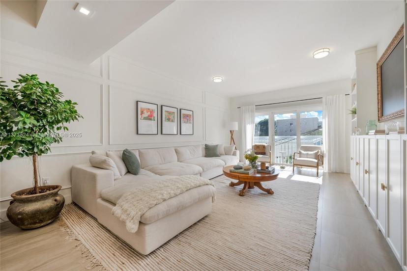 Picture of 120 Salamanca Ave # 3B, Coral Gables FL 33134