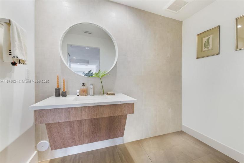 Picture of 120 Salamanca Ave # 3B, Coral Gables FL 33134