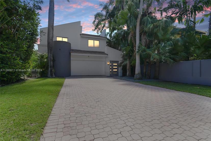 Picture of 147 Golden Beach Dr, Golden Beach FL 33160