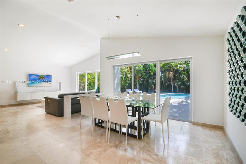 Picture of 147 Golden Beach Dr, Golden Beach FL 33160