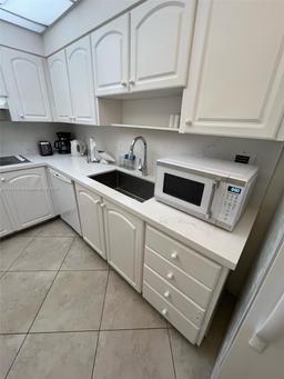 Picture of 3901 S S Ocean Dr, Hollywood, FL 33019